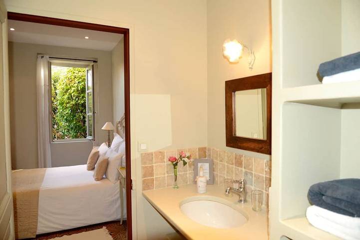 Gîte pour 2 personnes, avec piscine ainsi que jardin et terrasse à Saint-Rémy-de-Provence - 2