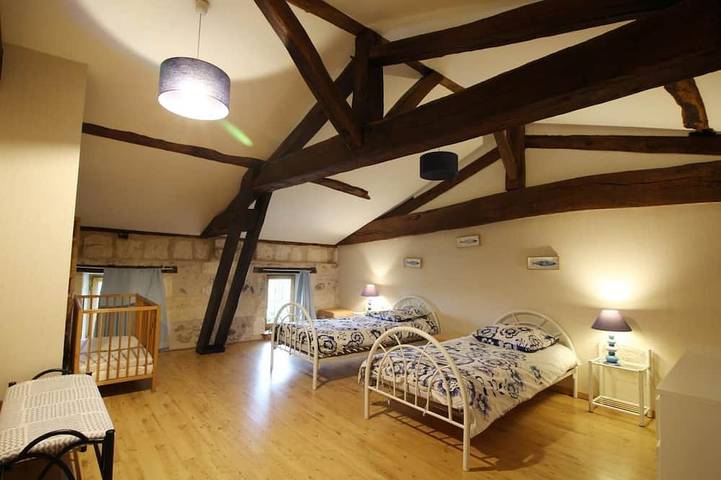 Location de vacances pour 6 personnes, avec piscine et jacuzzi, animaux acceptés à Saint-Savin (Gironde) - 2