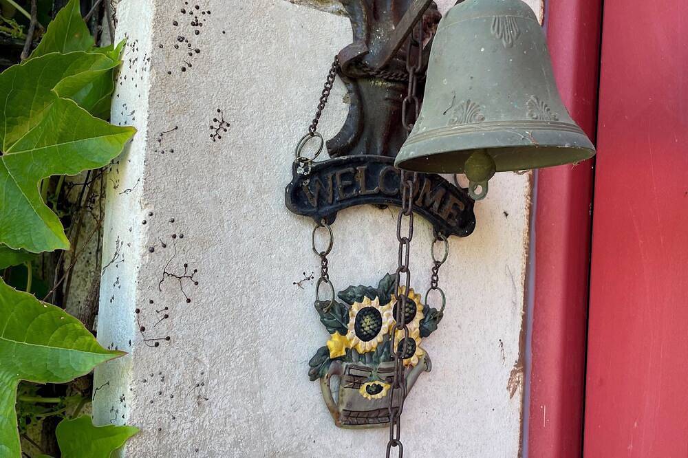 La Villa Rouge in Valdivienne, Vienne