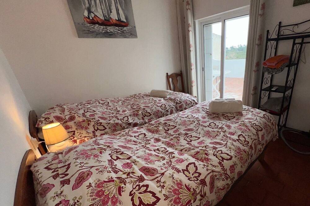 Lovely 3 bed bungalow, great sea/marina views in Albufeira, Faro Distrikt