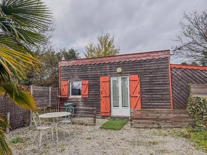 Location de vacances pour 3 personnes, avec jardin dans Auguaise