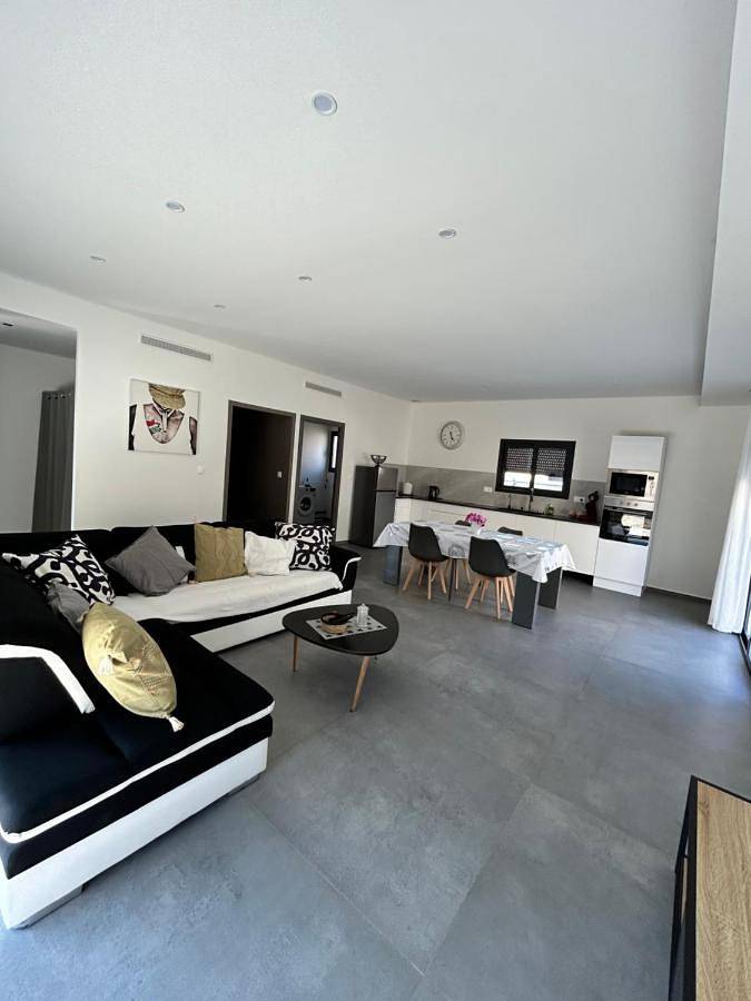 Location de vacances pour 8 personnes, avec terrasse et jardin à Les Tourrettes - 2