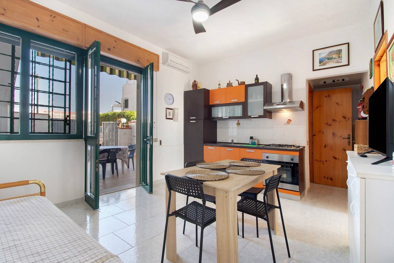 Ganze Wohnung, Ferienwohnung 'Lelia' mit privater Terrasse, privatem Garten und Klimaanlage in Manduria, Golf von Tarent