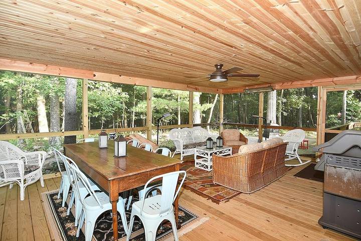 Cottage for 7 people, with hot tub and balcony, with pets in West Virginia