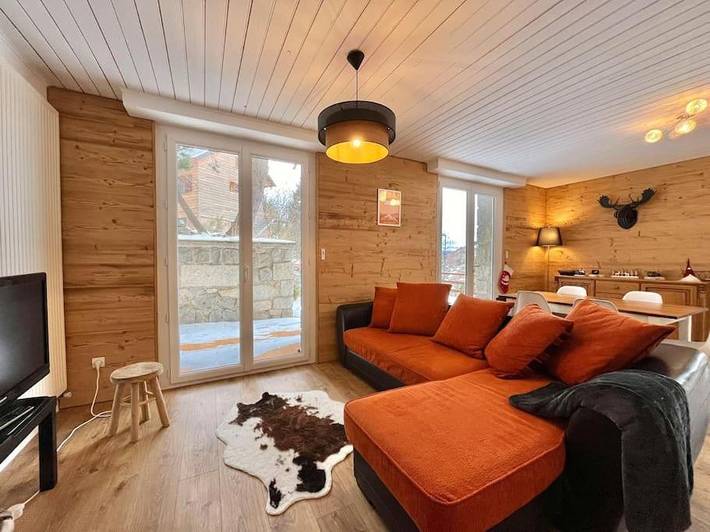 Gîte pour 6 personnes, avec jardin et vue, animaux acceptés à Égat