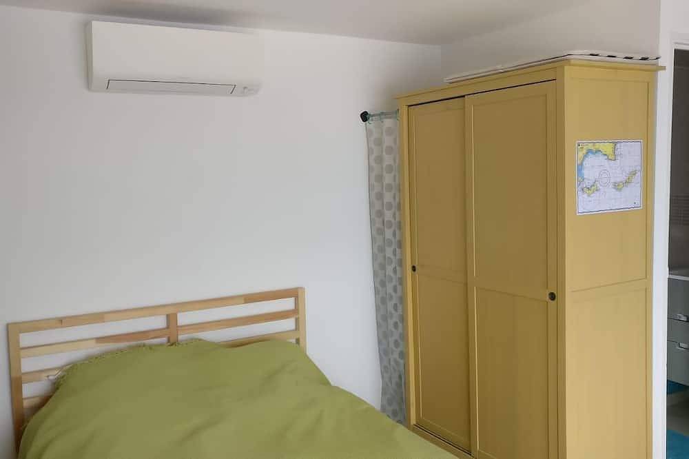 Rent 1 or 2 studios (from 2 to 5 P.) in Villa \"Soleil Levant\" at Rayol Canadel in Rayol-Canadel-sur-Mer, Côte méditerranéenne (France)
