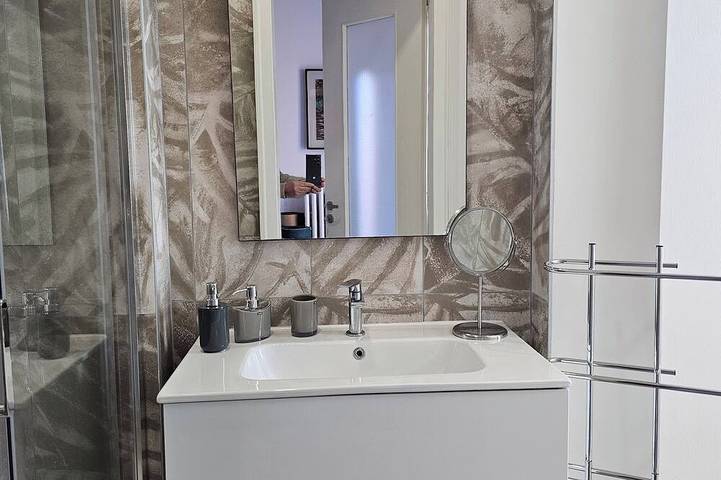 Apartamento entero, Brand new semi-central apartment very convenient to services in Novara, Provincia de Novara