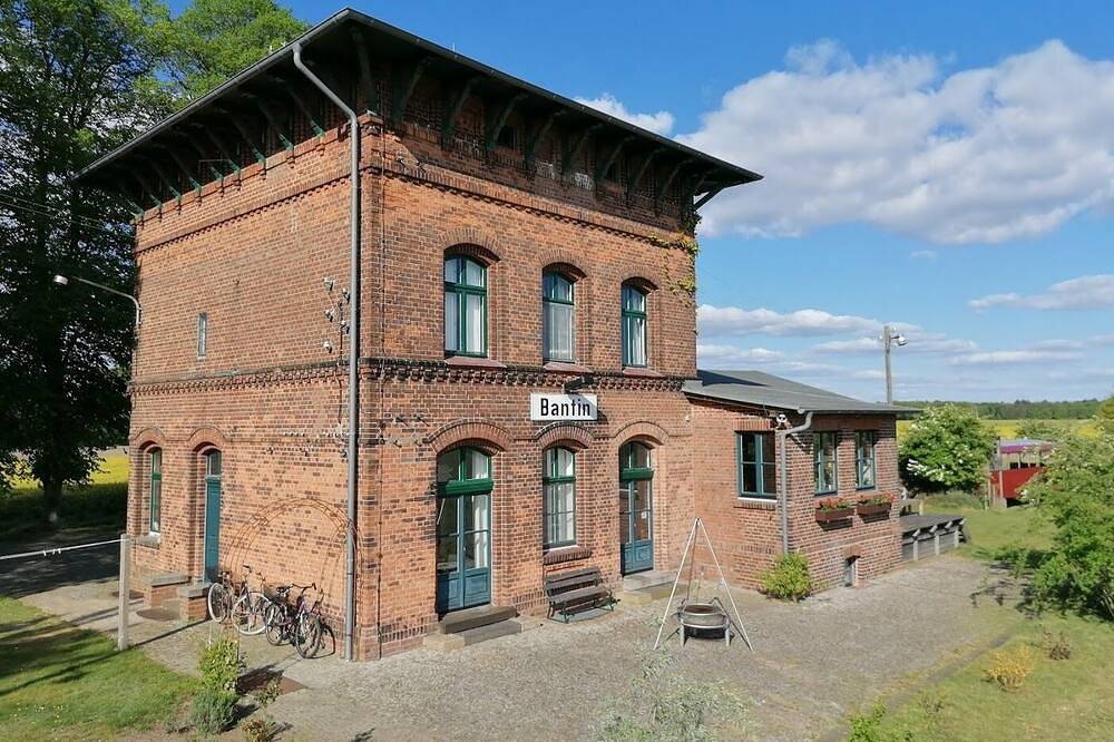 Wo Geschichte, Ruhe und Natur zusammenkommen – Wohnen im Alten Bahnhof in Zarrentin am Schaalsee, Ludwigslust-Parchim