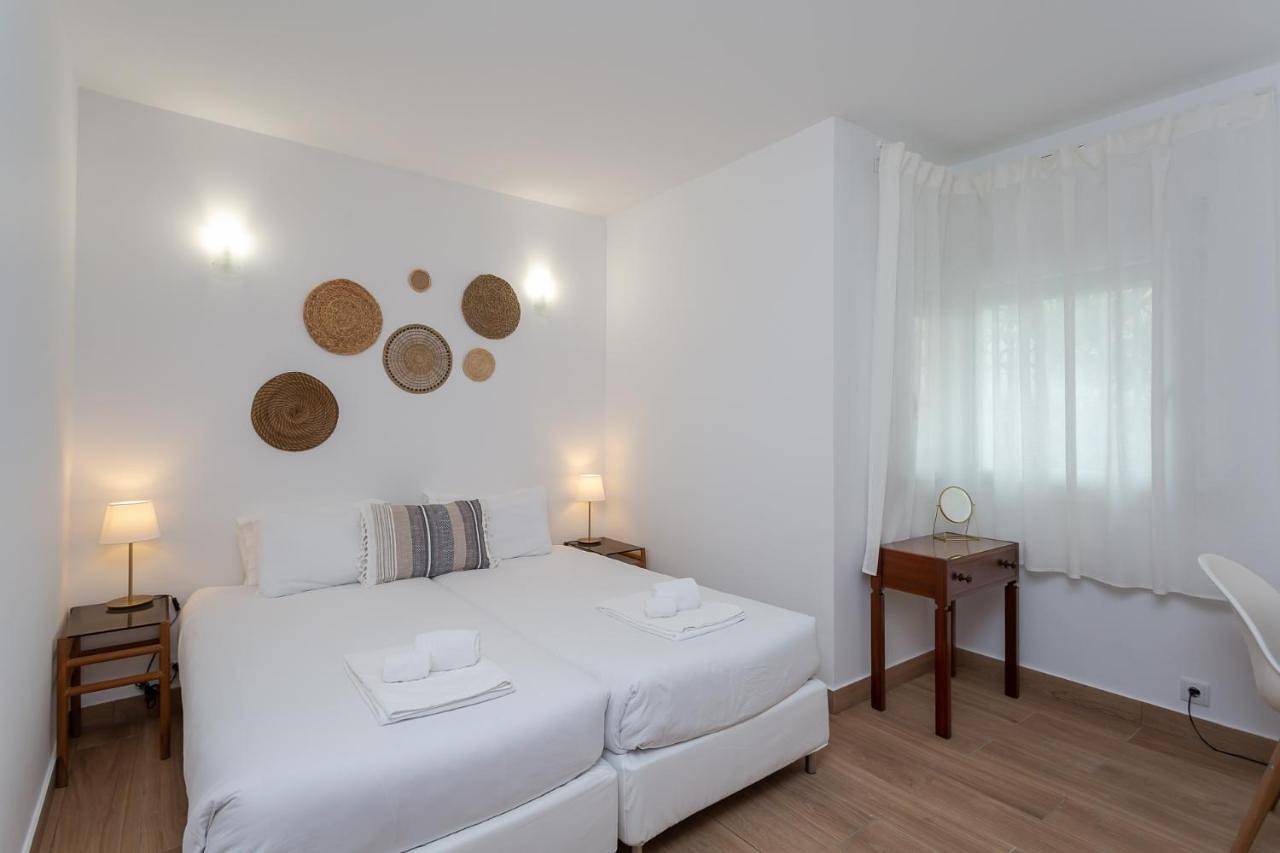 Apartamento inteiro, Apartment With a Garden, Close to Carcavelos Beach in Carcavelos e Parede, Costa de Lisboa
