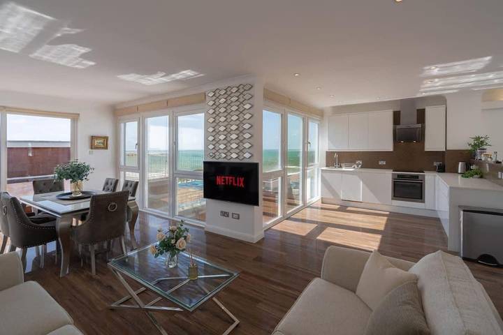 Holiday home for 6 people, with sauna and garden as well as hot tub and terrace in Brighton