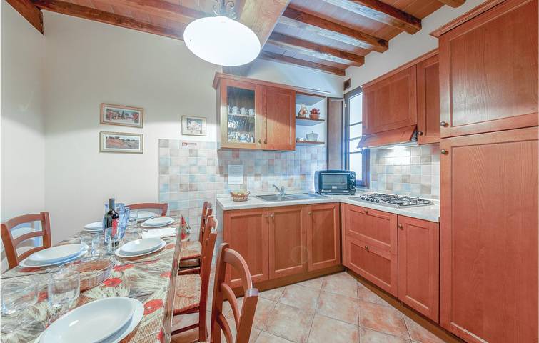 Location de vacances pour 8 personnes, avec terrasse dans Orentano - 3