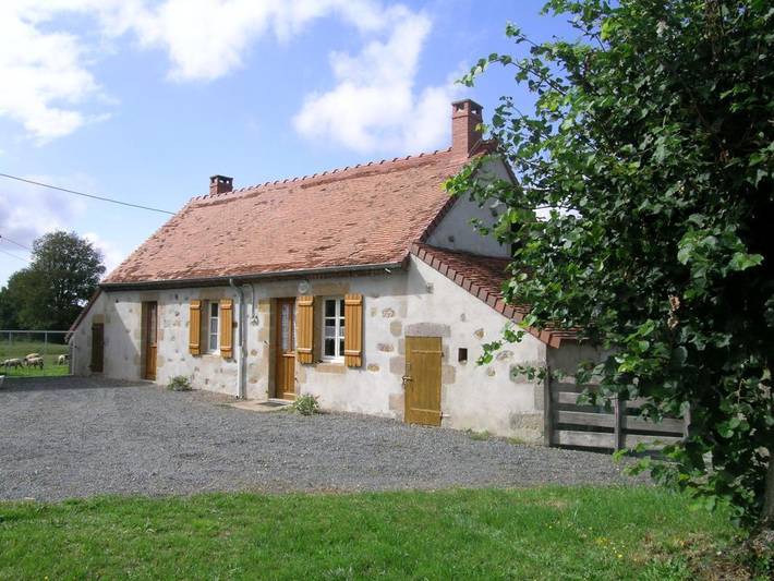 Gîte pour 4 personnes, avec jardin à Vieure