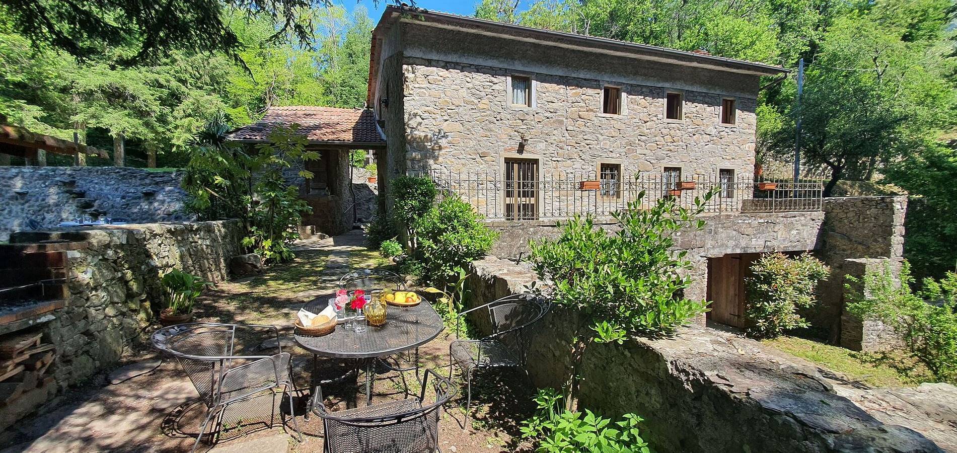 Bauernhaus für 7 Personen mit Terrasse in Bagni di Lucca, Lucca Provinz