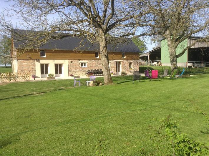 Gîte pour 12 personnes, avec Terrasse ainsi que Jardin et Vue dans Vieux-Manoir