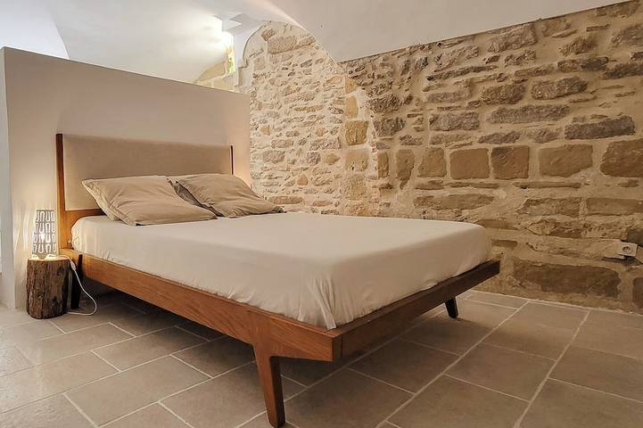 Gîte pour 4 personnes, avec jardin à Montaren-et-Saint-Médiers - 2