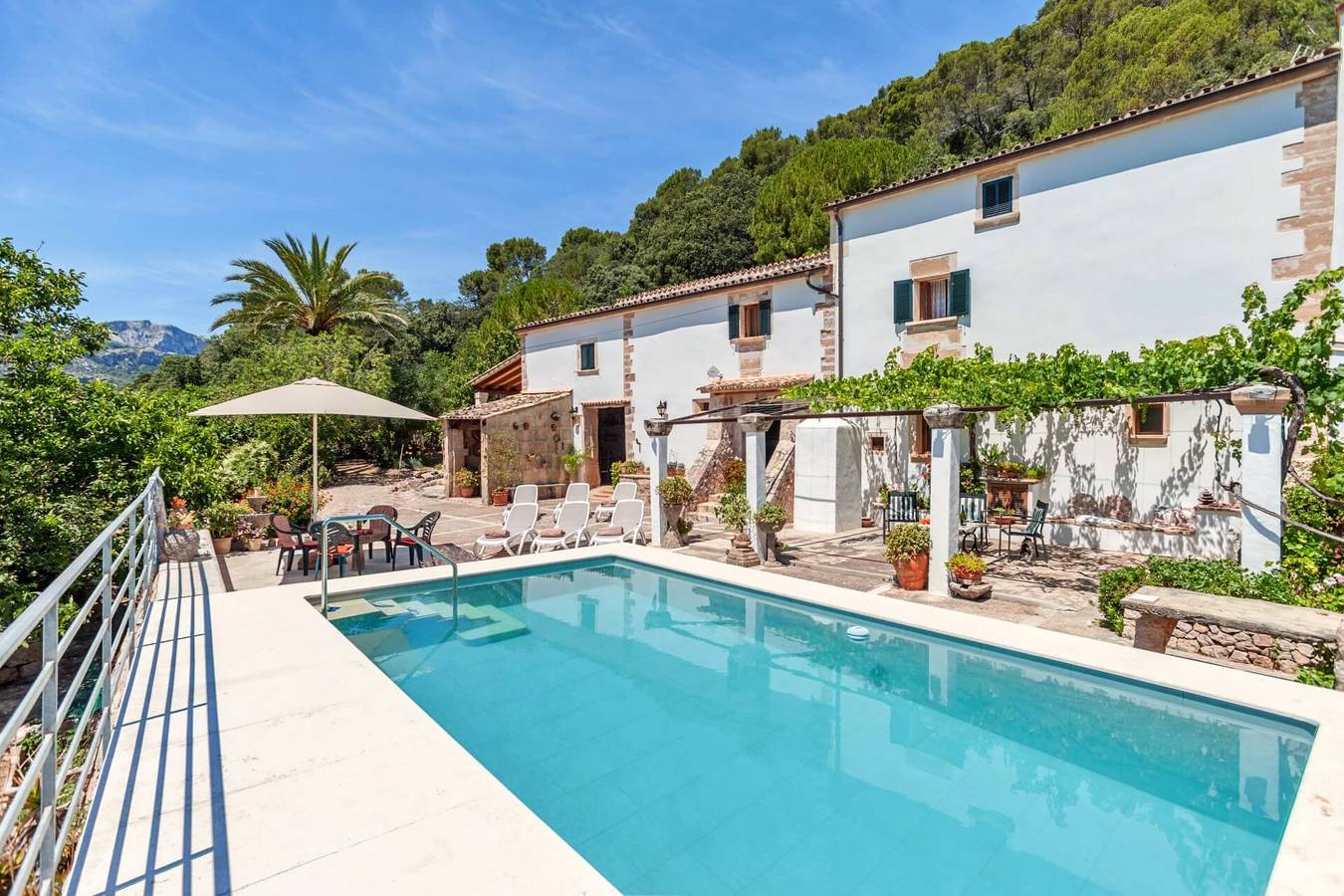 Villa Cals Frares by Sealand Villas in Torrent de la Vall d'en Marc, Pollença