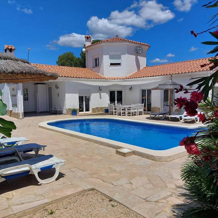 Chalet para 8 personas, con jardín además de vistas y piscina, Familias con niños - 1