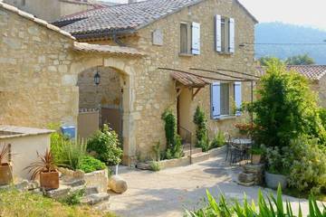 Maison de campagne pour 4 personnes, avec jardin, animaux acceptés à Suzette