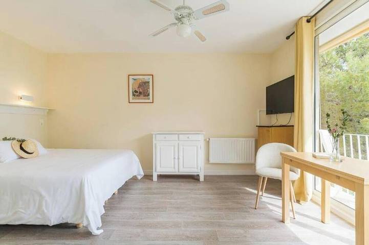 Appartement entier, Résidence Les Hautes Plaines  avec Piscine ouverte de 14h00 à 19h00 in Gréoux-les-Bains, Alpes-de-Haute-Provence