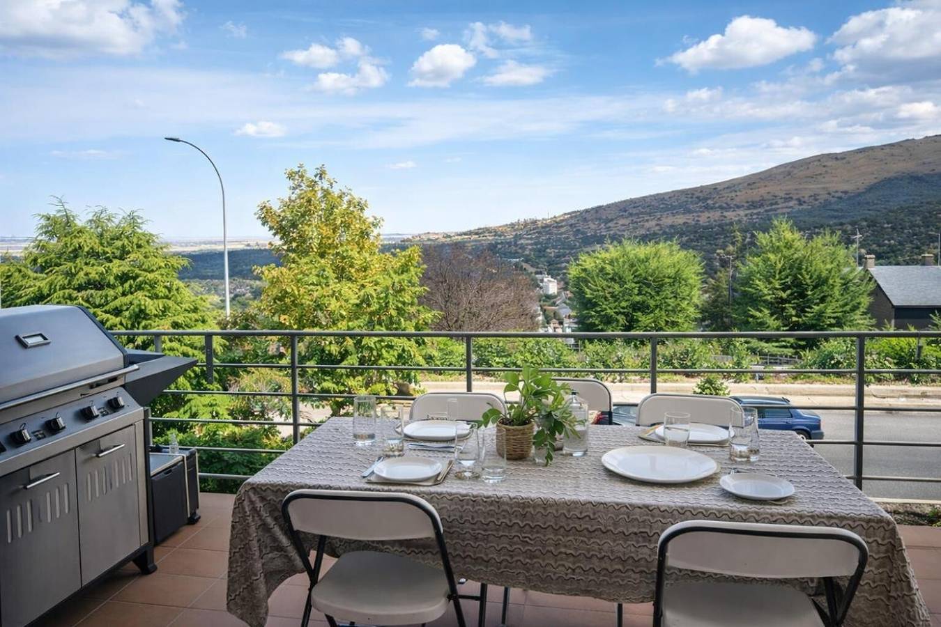 Villa 'Ana Esperanza - El Espinar' con vistas al lago, Wi-Fi y aire acondicionado in El Espinar, Provincia de Segovia