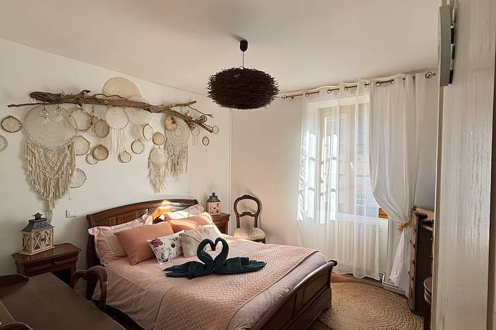 Chambre d’hôte pour 2 personnes, avec Jardin à Folles - 3
