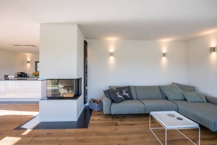 Luxuriöses Design Ferienhaus mit Bergblick, Kamin und Garten in Breitbrunn am Chiemsee, Chiemsee