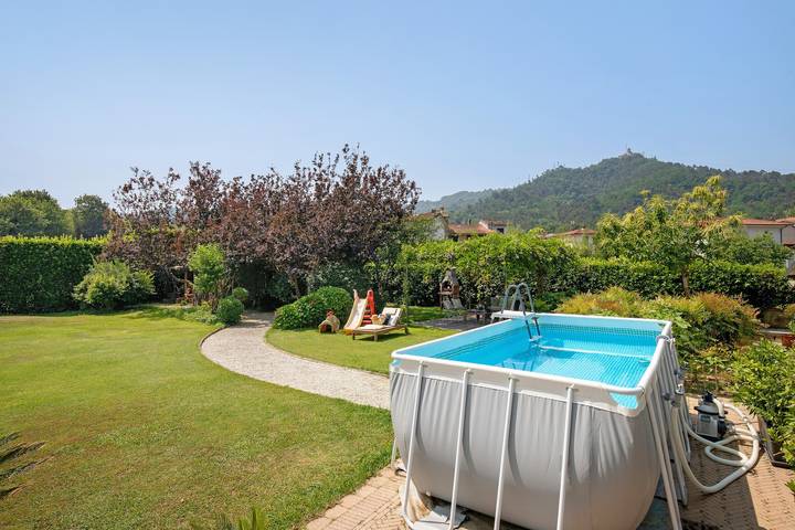 Villa 'La Provenzale' with Mountain Views, Wi-Fi and Air Conditioning in Camaiore, Italian Riviera