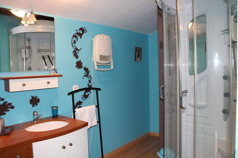 Bed and breakfast for 3 people Portes Du Désert with outdoor pool and jacuzzi. in Latrape, Haute-Garonne