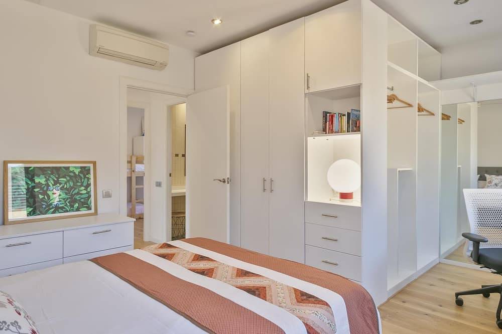 Preciosa casa en el Maresme con jardín in Urbanizacion Montcabrer, Cabrils