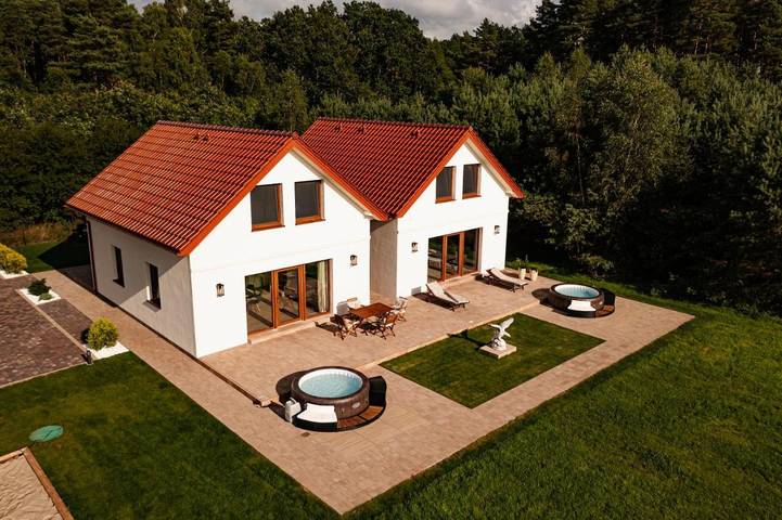 Dom dla 5 osób, z jacuzzi i basen dla dzieci oraz ogród w Nowęcin