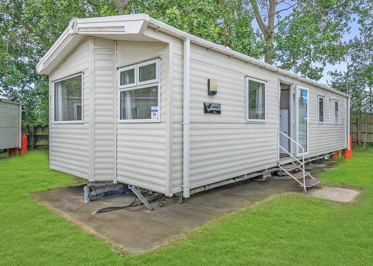 Silver 3 Caravan, slps 8, ensuite, decking in Camber Sands, Camber