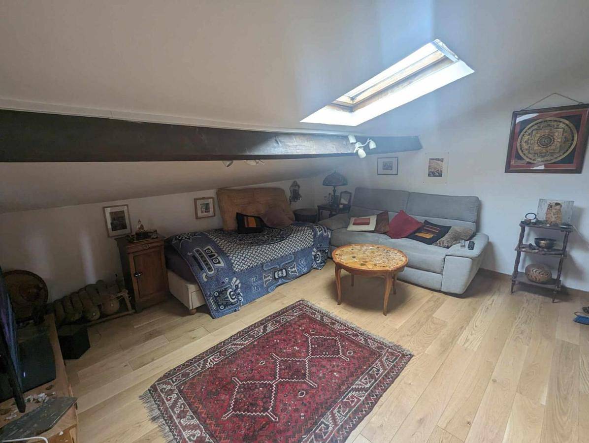 Appartement entier, One-Bedroom Apartment in Les Lilas, Seine-Saint-Denis