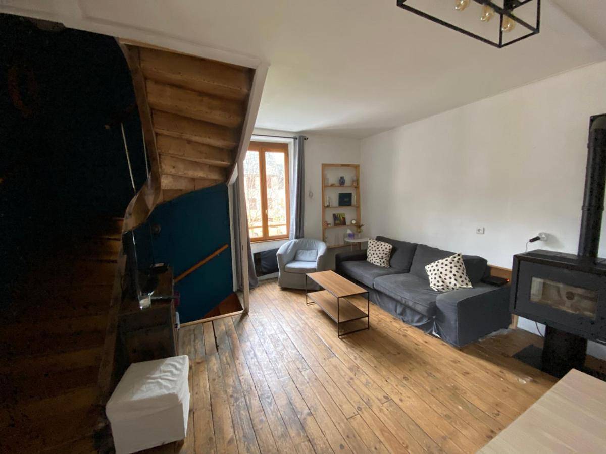 La maison à la porte bleue in Voutezac, Région de Brive-la-Gaillarde