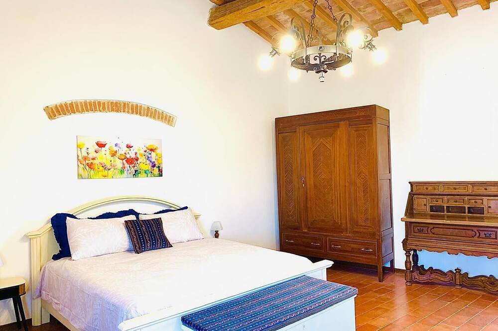 Tuscany natural stone house with fireplace & panorama - quiet near Vinci, close to Florence in Vinci, Firenze province