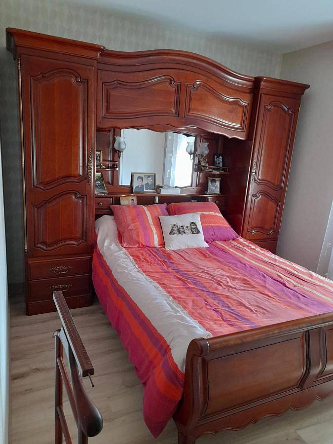 Double Room with Shared Bathroom in Celles-sur-Belle, Région de Niort