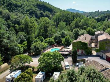 Cottage pour 2 personnes, avec jardin et piscine dans Privas