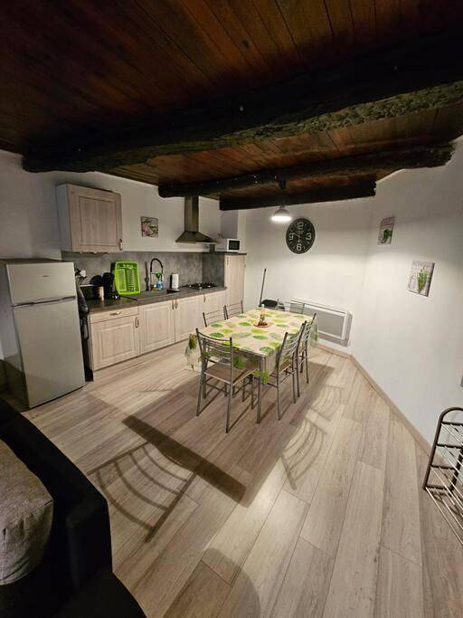 Gîte pour 6 personnes, adapté aux familles à Dio-et-Valquières - 2