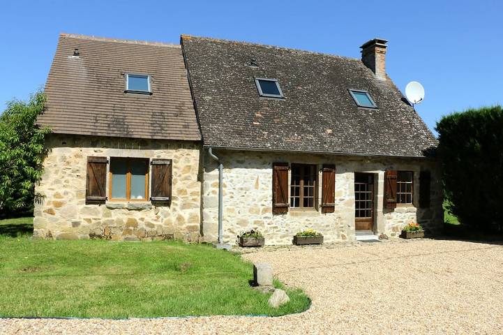Gîte pour 5 personnes, avec jardin et balcon à Lussac-les-Églises