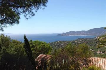 Gîte pour 5 personnes, avec balcon et piscine dans Plage de Gigaro