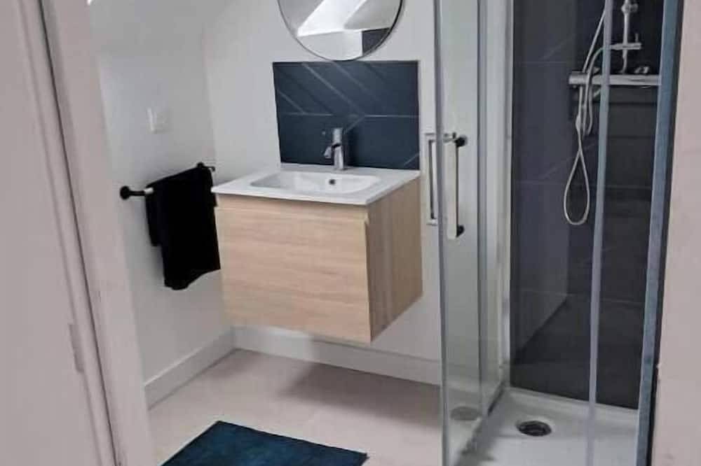 Appartement entier, Appartement moderne et chaleureux T2 –Idéal famille ou déplacement professionnel in Lorient, Côte des Mégalithes