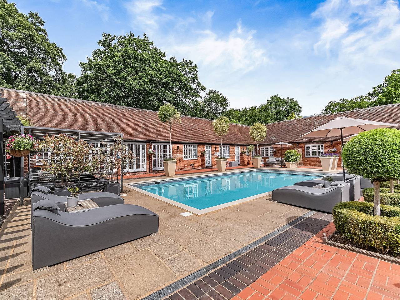 Weston Cottage - Uk50016 in Woking, Surrey