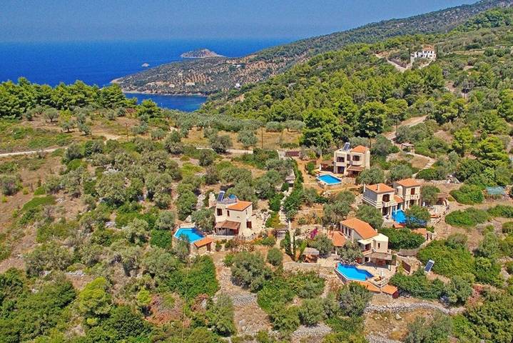 Villa for 4 people, with garden and ocean view as well as pool and terrace in Alonissos