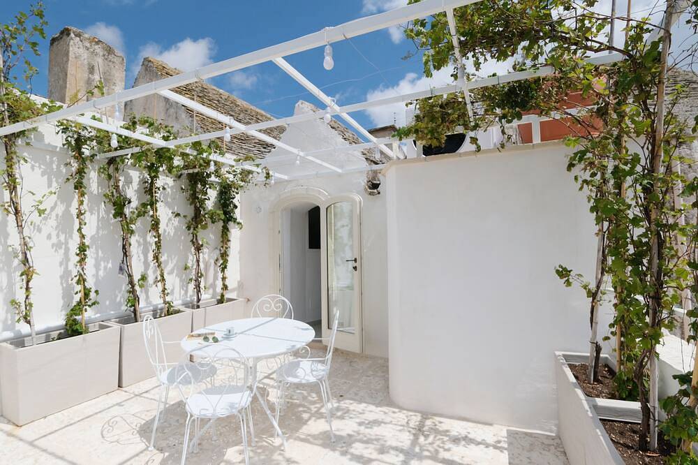 Appartamento intero, Casa nel centro storico con terrazza e vista panoramica sulla Valle d'Itria in Locorotondo, Provincia di Bari