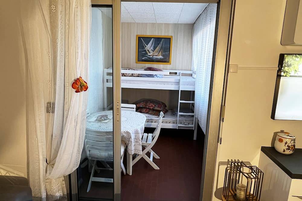 Entire apartment, Air-conditioned studio near Les Bonnettes & Monaco beaches in Le Pradet, Toulon region