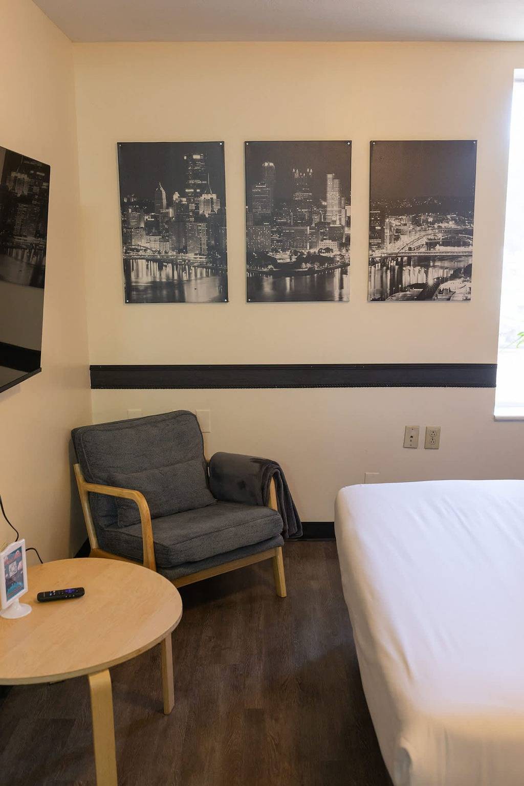 Entire apartment, Downtown Apt   Walk Everywhere   Clean   Safe in Pittsburgh, Allegheny County