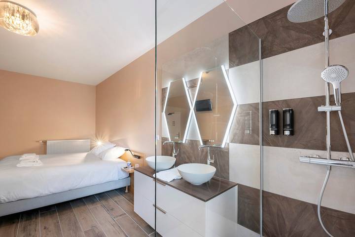 Bed & Breakfast 'Chambre Les Douves 4-Grange Arthuis' mit WLAN und Klimaanlage in Lavau, Loire-Tal