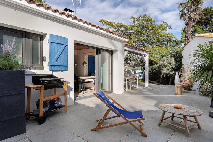 Maison familiale avec accès direct plage, proche Bois des Eloux, terrasse, jardin et Wi-Fi in La Guérinière, Noirmoutier