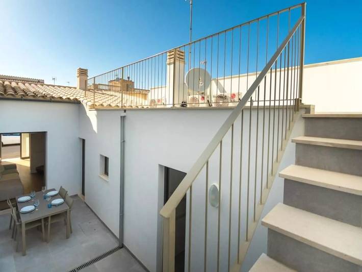 3 personas in S'illot Cala Morlanda, Manacor