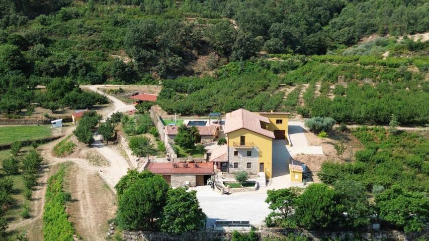 Villa para 14 pessoas, com piscina e jardim e ainda vista em Covilhã