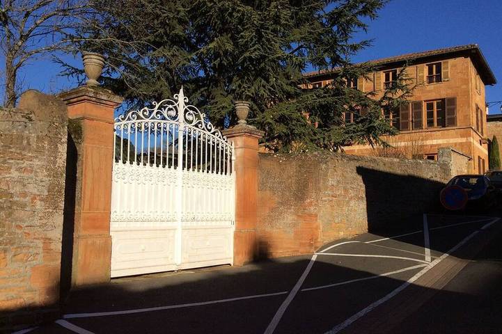 Location de vacances pour 8 personnes, avec Balcon et Jardin à Charnay